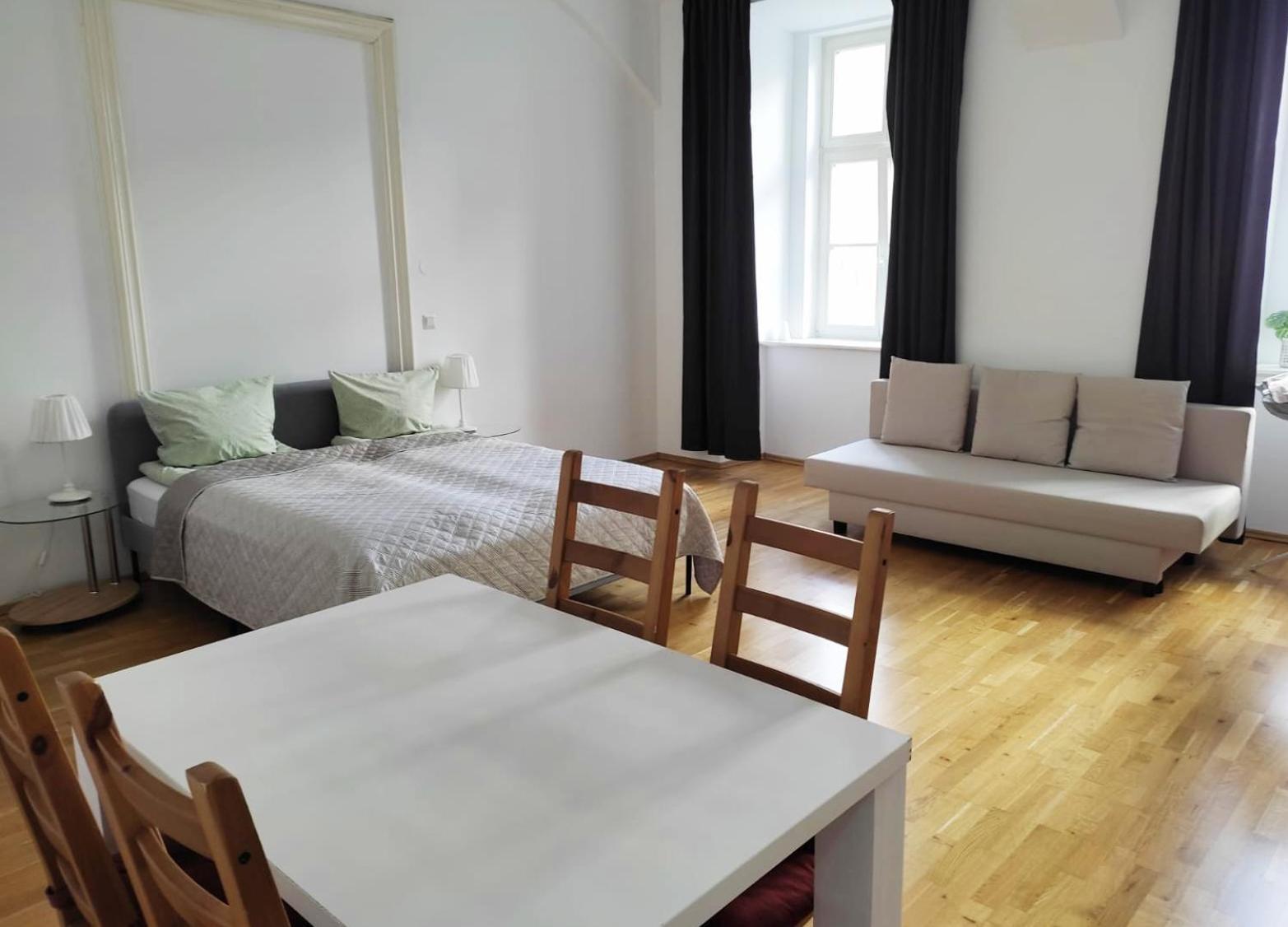 Spacious Austrian Style Close To Center Landstrasse Wien